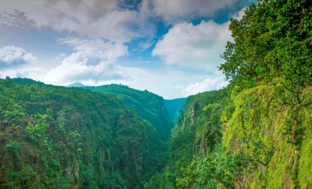 Explore the Queen of Satpura with an Unforgettable Pachmarhi Tour Package